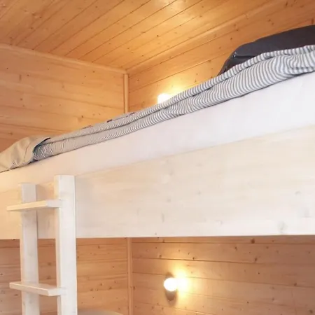 Houseboat With 2 Bedrooms *