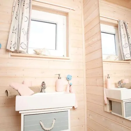 Houseboat With 2 Bedrooms