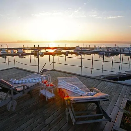 Houseboat With 2 Bedrooms דירה