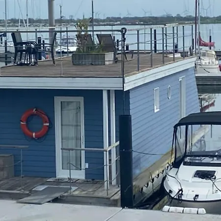 דירה Houseboat With 2 Bedrooms