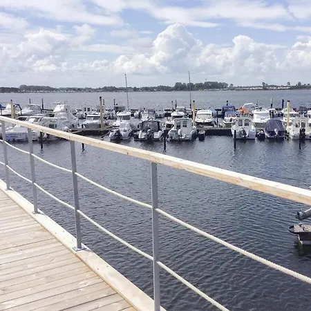 דירה Houseboat With 2 Bedrooms